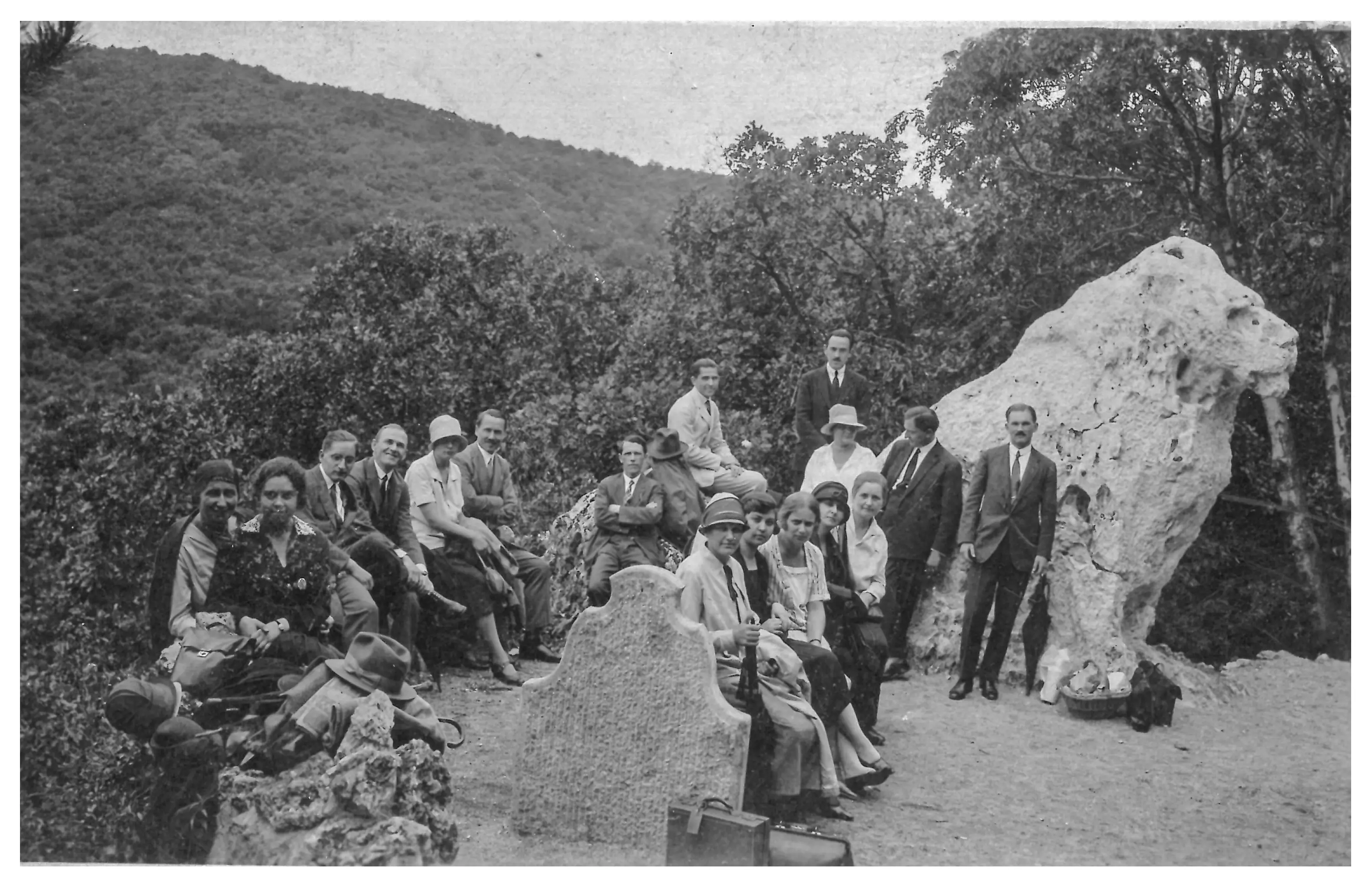 003 1927.juniusaban.Guggenheim barátnőméknél. Prédikálószéki családi kirándulás. és eljegyzési ünnepség